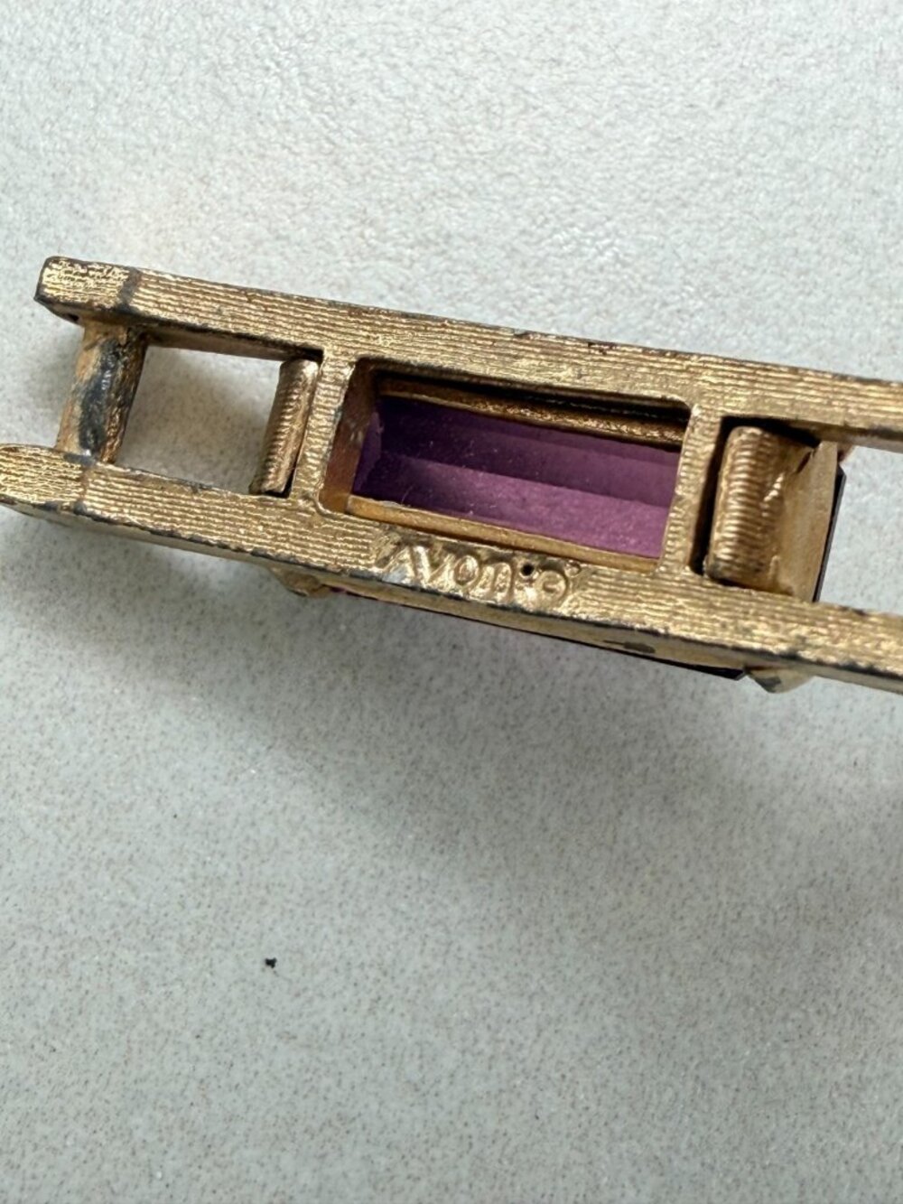 Vintage Small Avon Gold Tone Bangle Bracelet w/Purple Stone Amethyst Glass Sz 6 - Picture 5 of 9